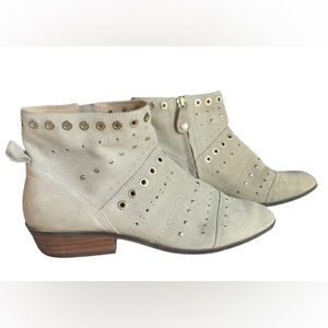 Geox Kennity C Taupe Suede Ankle Boots Gold Tone Grommets Low Block Heel 38 Euro